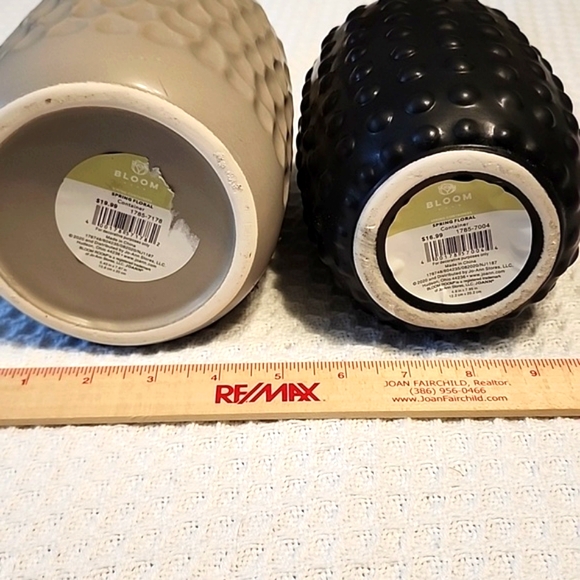 TWO vases - Picture 6 of 8